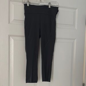 Lululemon charcoal gray calf length Leggings